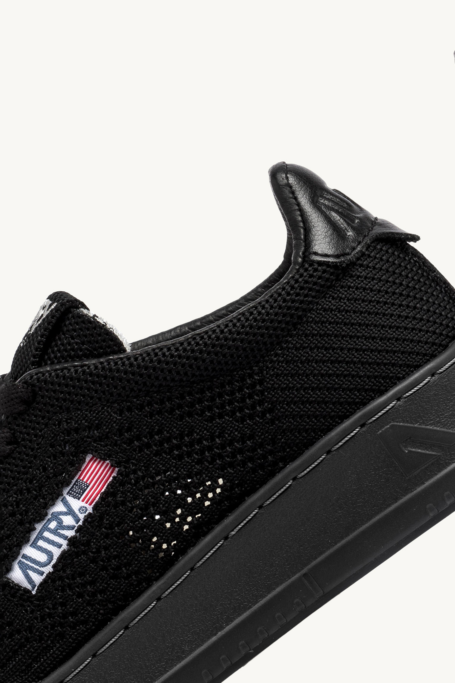 AUTRY Perforated Fabric Sneakers Medalist Easeknit Low