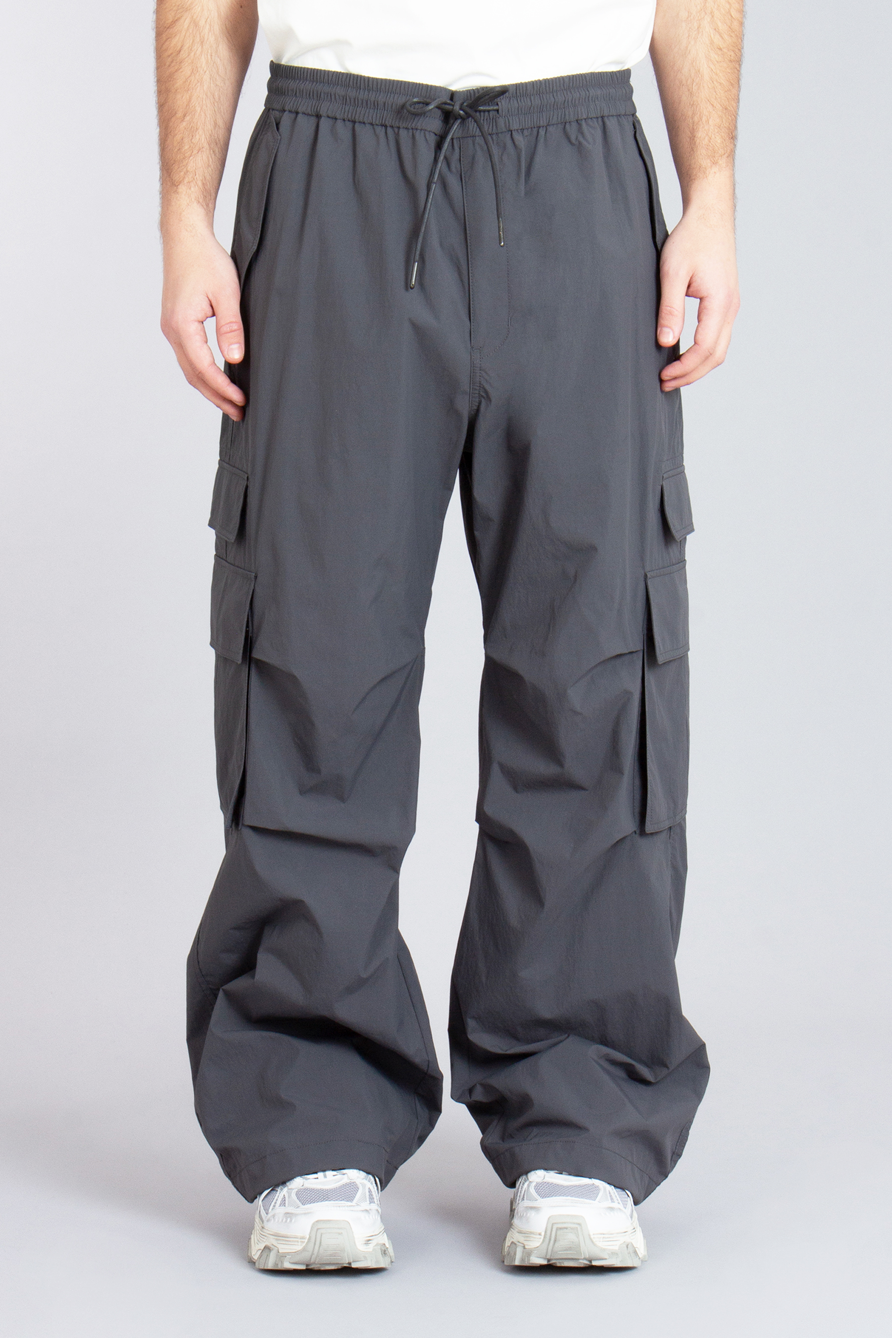 JUUN.J Loose Fit Nylon Light Cargo Pants