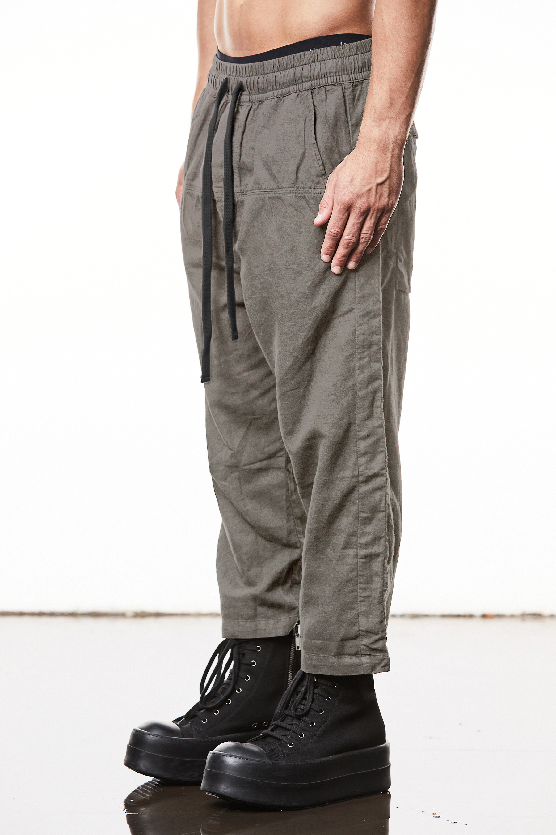 THOM KROM Cropped Leg Linen-Cotton Blend Pants