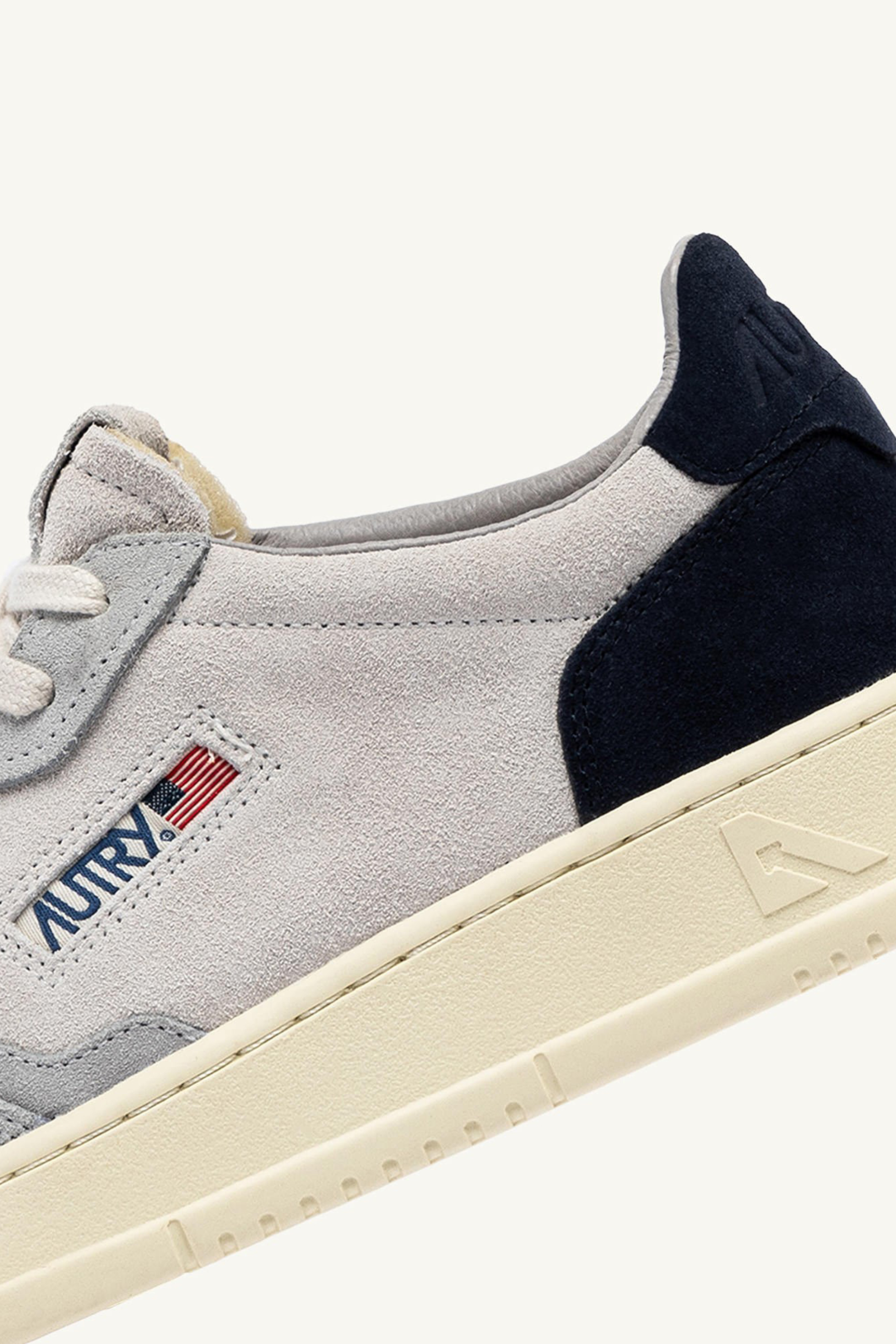 AUTRY Suede Sneakers Medalist Low