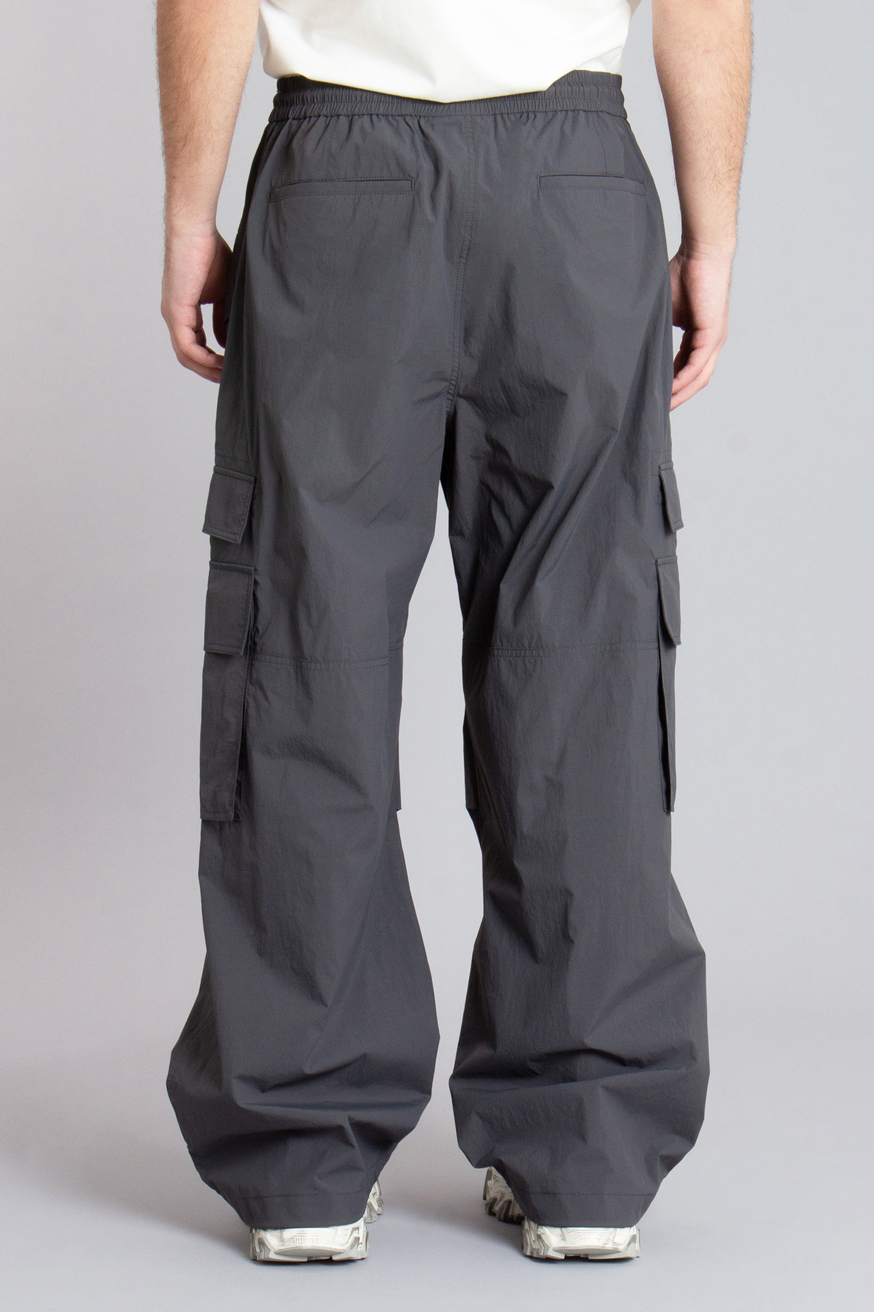 JUUN.J Loose Fit Nylon Light Cargo Pants