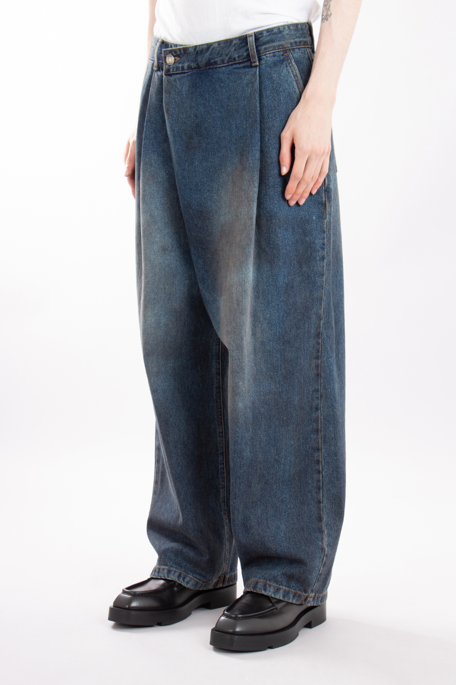 JUUN.J Oil-Washed Cotton Denim One-Tuck Wrap Jeans