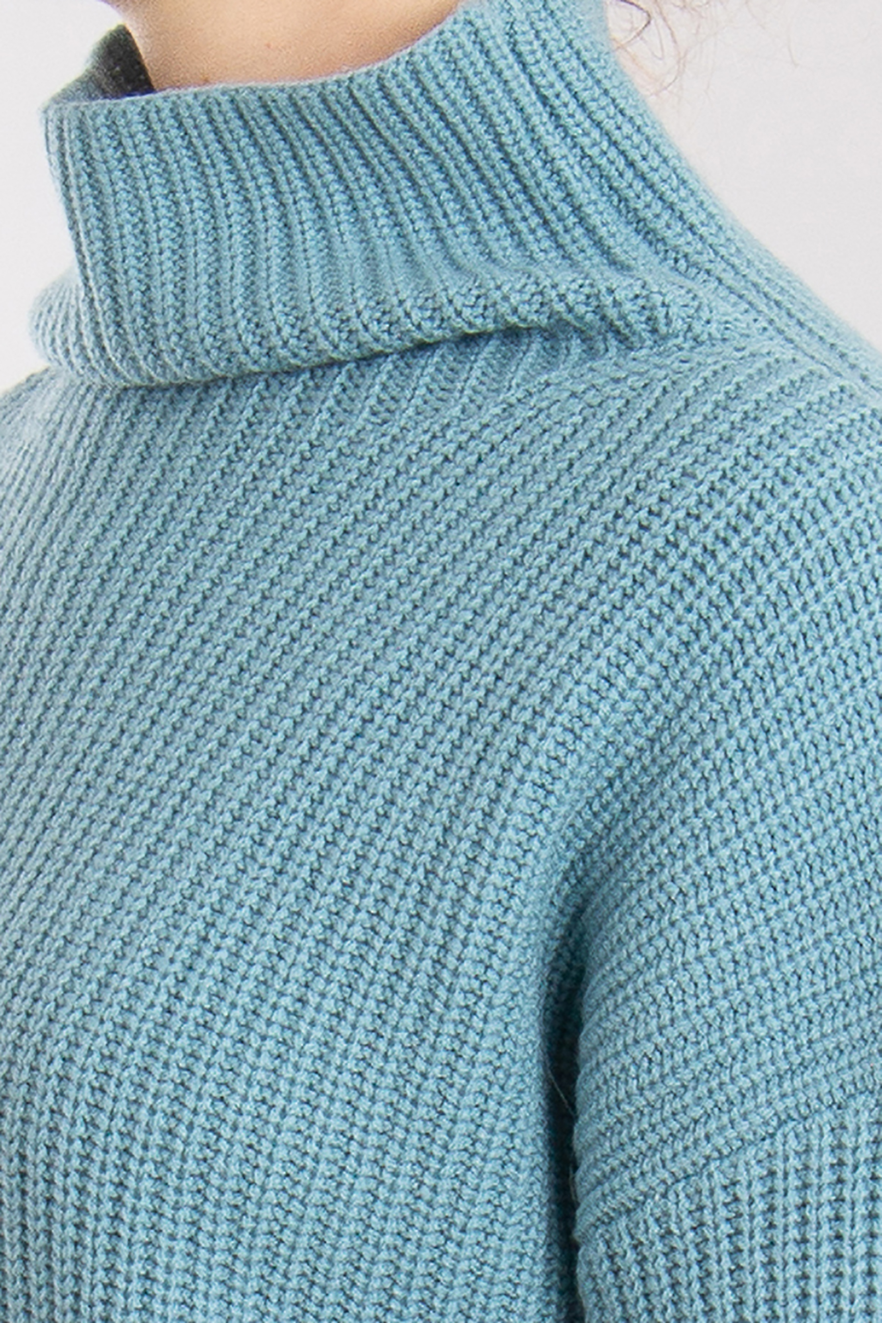 0039 ITALY Ribbed Cashmere-Wool Blend Mock Neck Sweater Lona