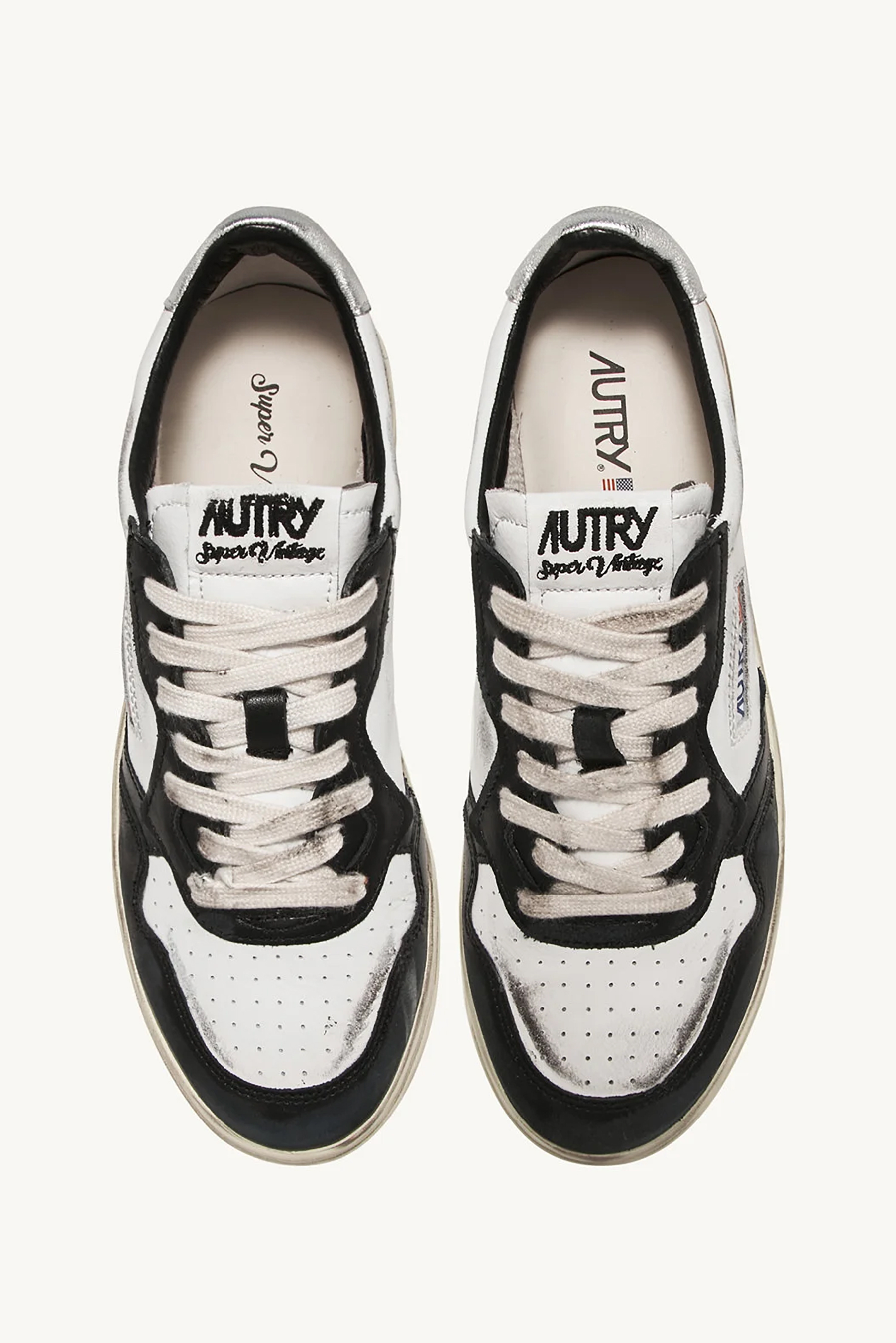 AUTRY Low Top Leather Sneakers Medalist Super Vintage