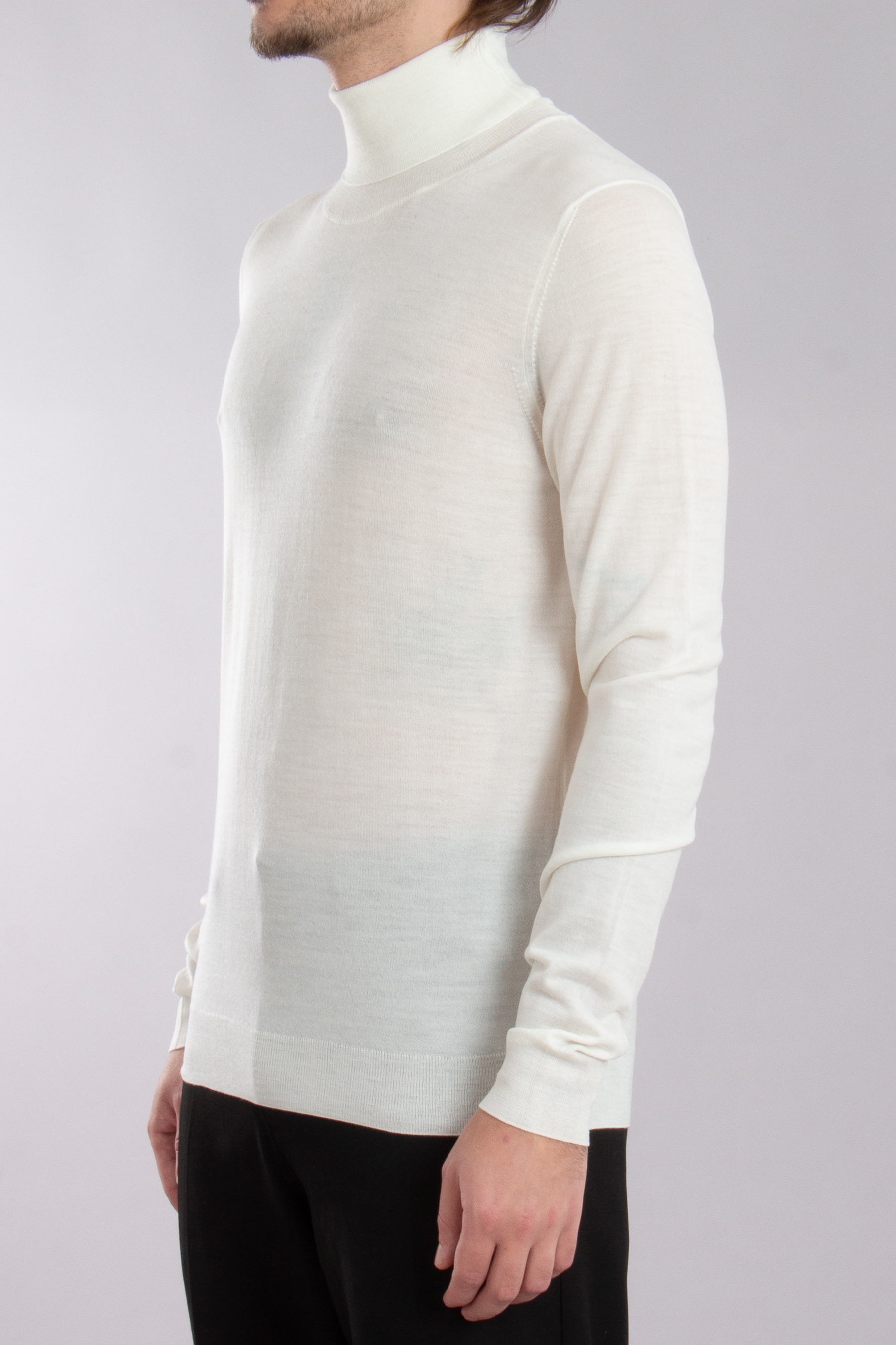 AIDA BARNI Lightweight Wool Turtleneck Sweater