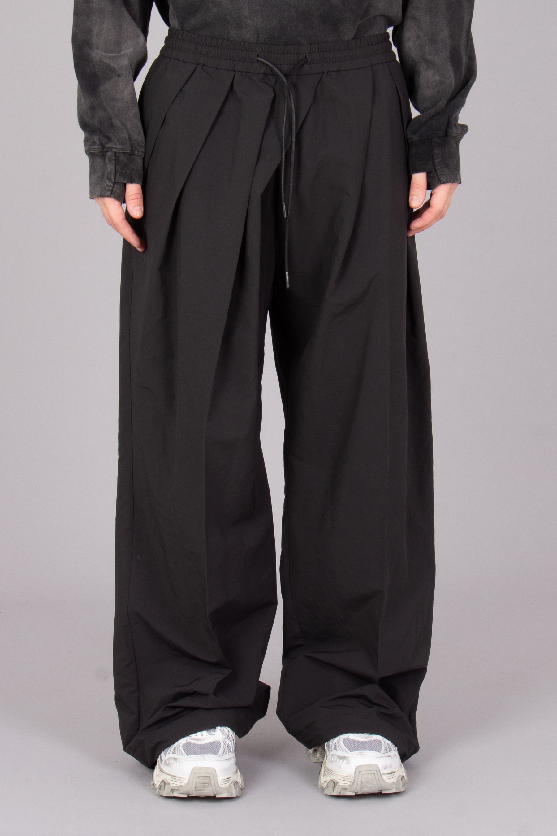 JUUN.J Loose Fit Asymmetric Pleats Technical Fabric Pants