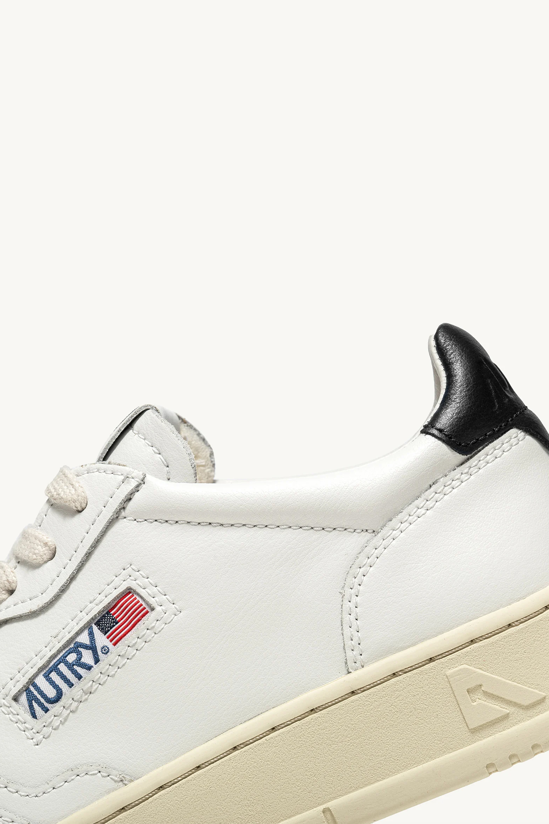 AUTRY Low Leather Sneakers Medalist