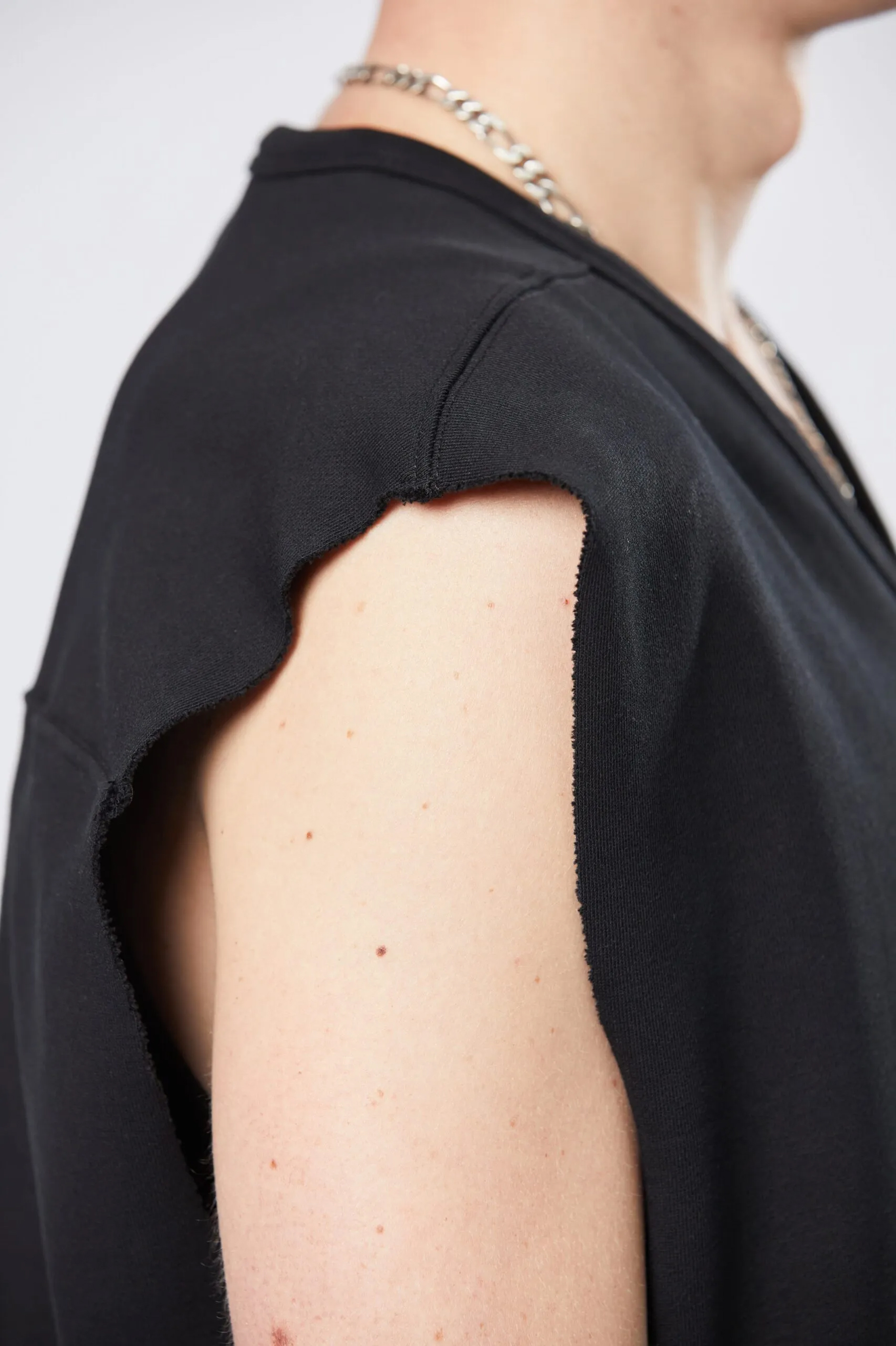 THOM KROM Sleeveless Cotton V-Neck Top