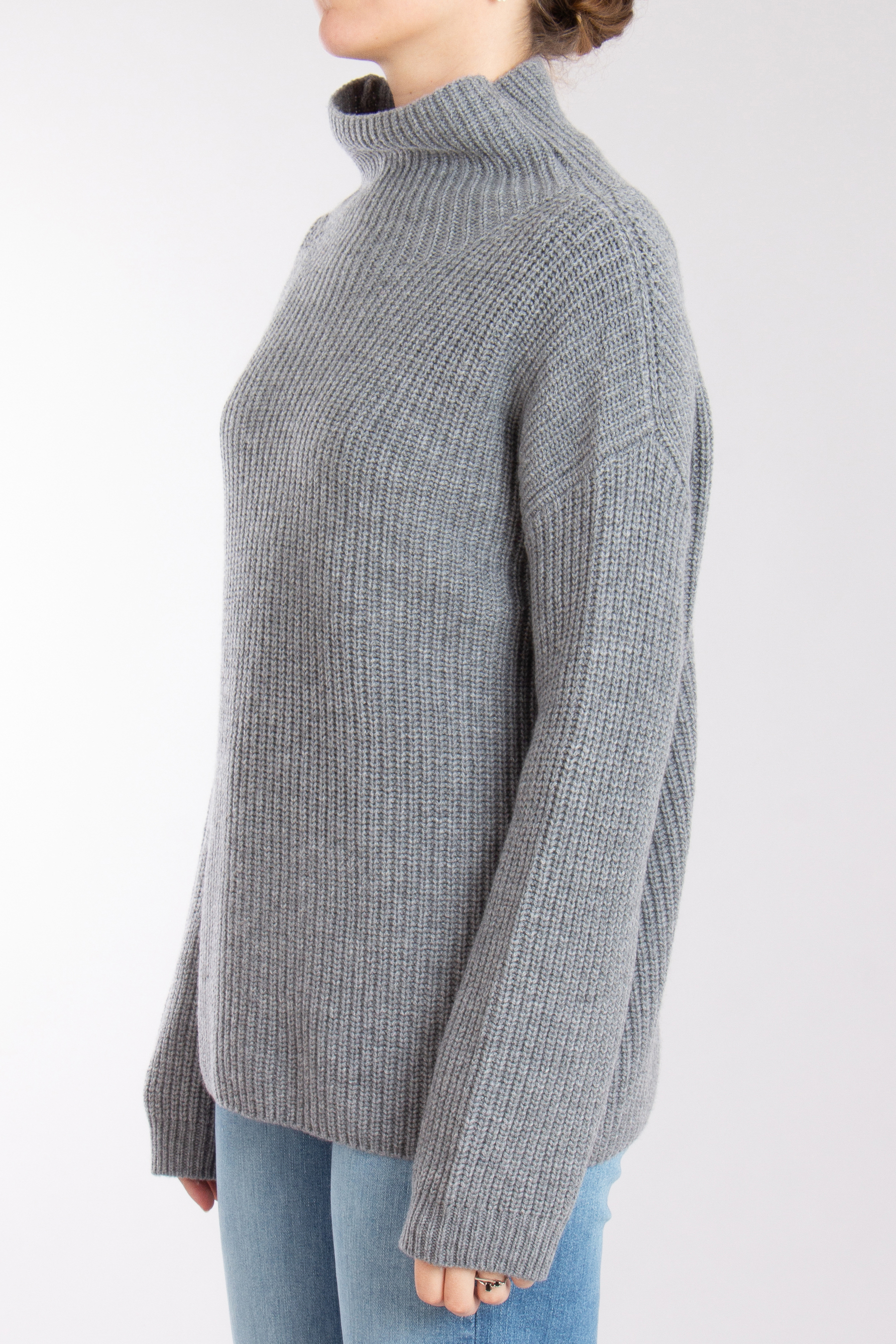 0039 ITALY Ribbed Cashmere-Wool Blend Mock Neck Sweater Lona