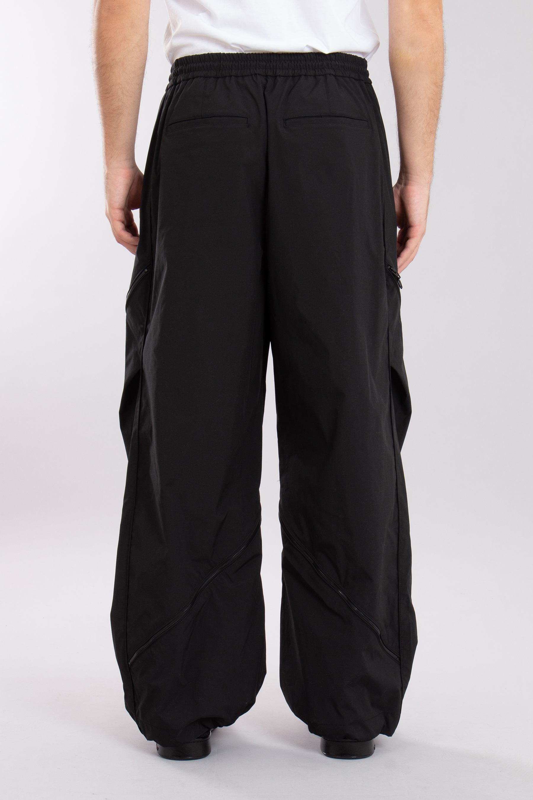 JUUN.J Loose Fit Bias Zip Track Pants