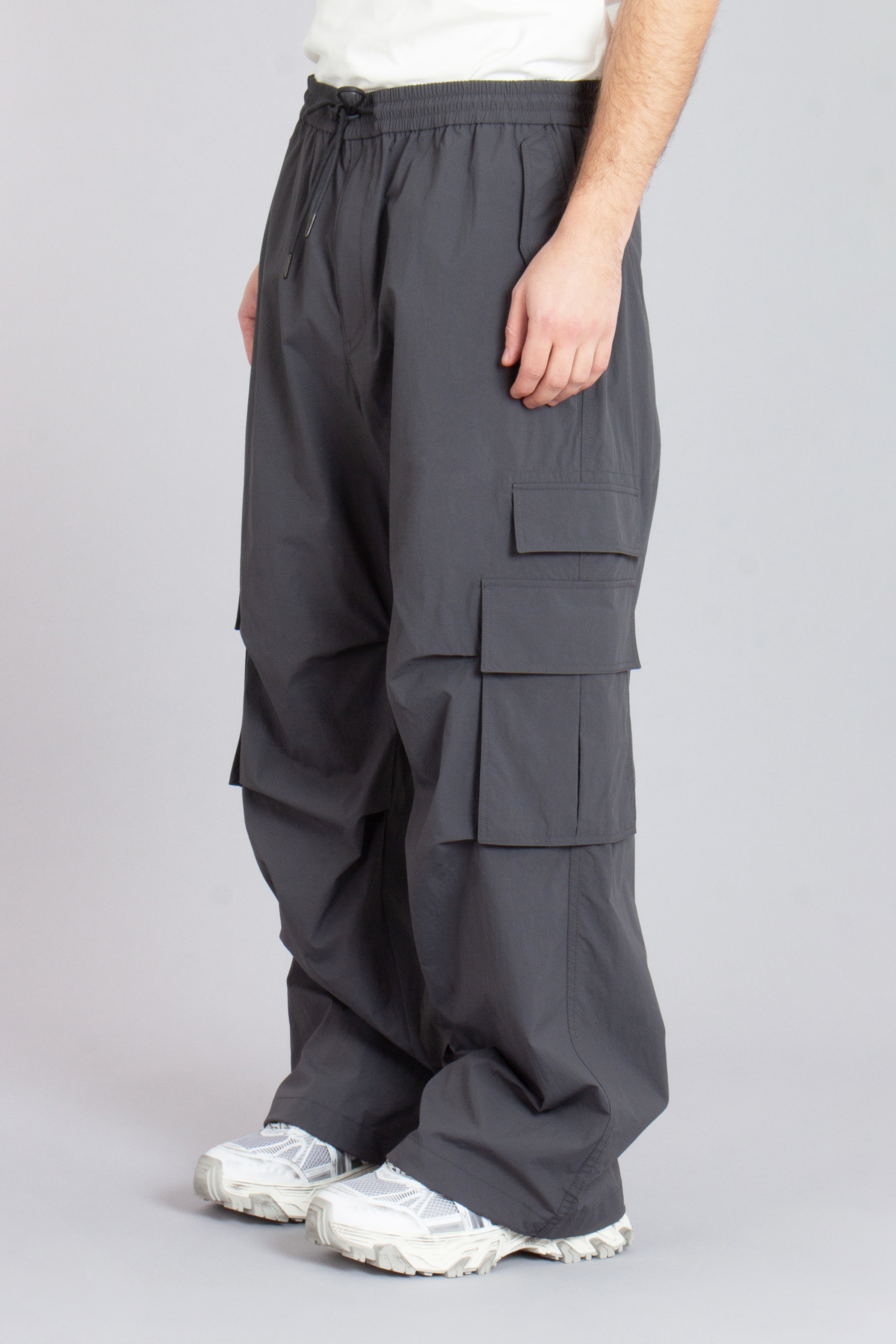 JUUN.J Loose Fit Nylon Light Cargo Pants