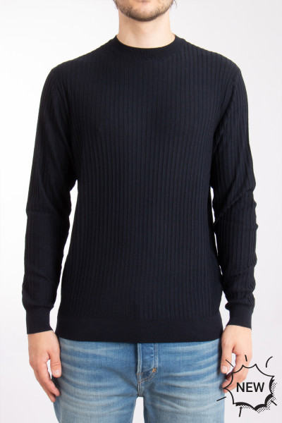 EMPORIO ARMANI Travel Essential Virgin Wool Sweater